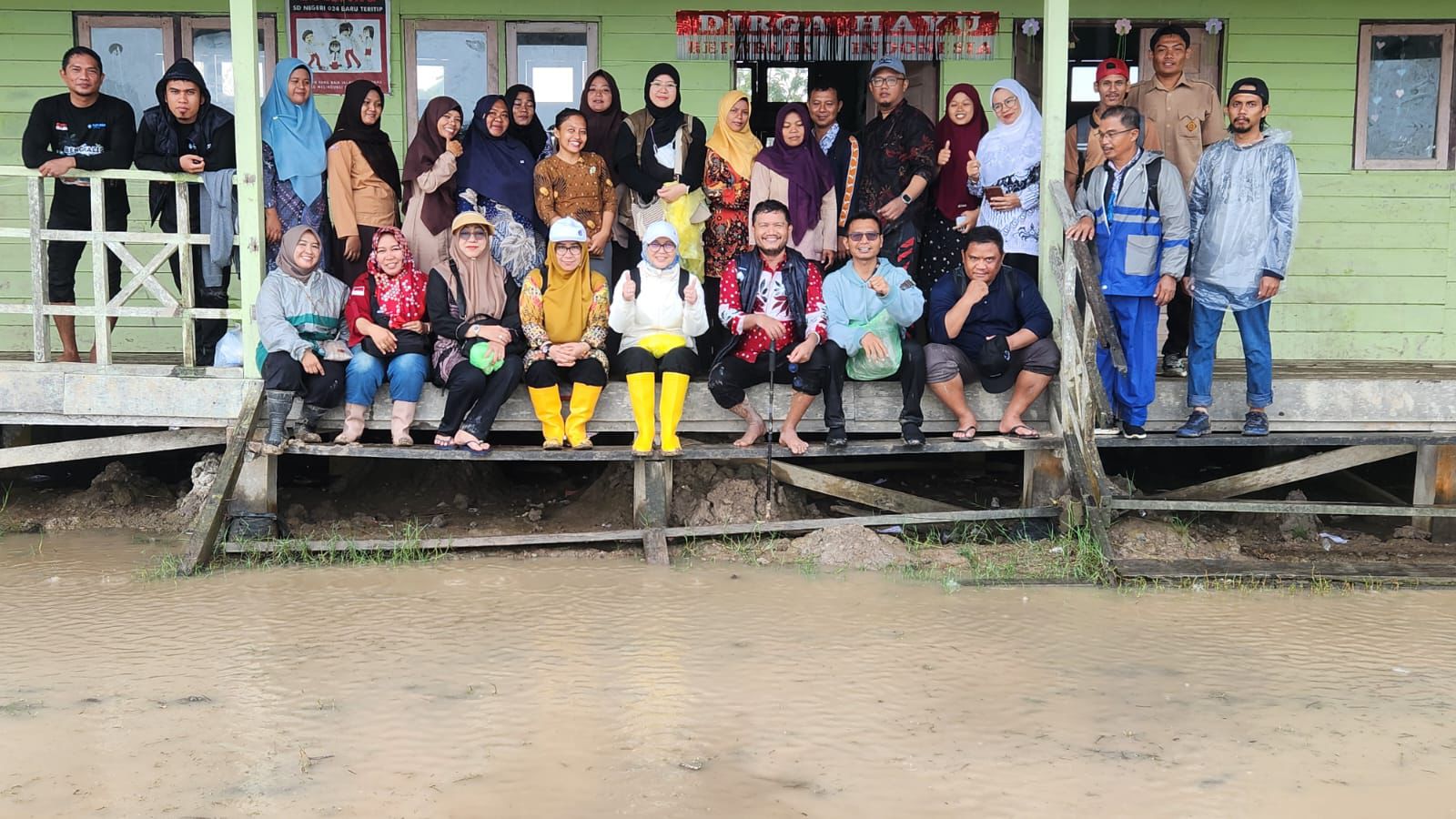 Bersama BGTK Provinsi Riau dalam Program Tanjak DISDIKBUD Kota Dumai Hadirkan Materi Pembelajaran Mendalam bagi Guru dan Melihat Langsung Kondisi Sekolah di Wilayah Sulit Akses
